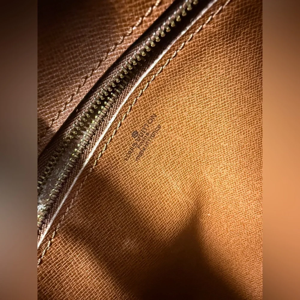 LOUIS VUITTON-MI883 Jeunefille Monogram Canvas Crossbody Bag - Picture 12 of 16